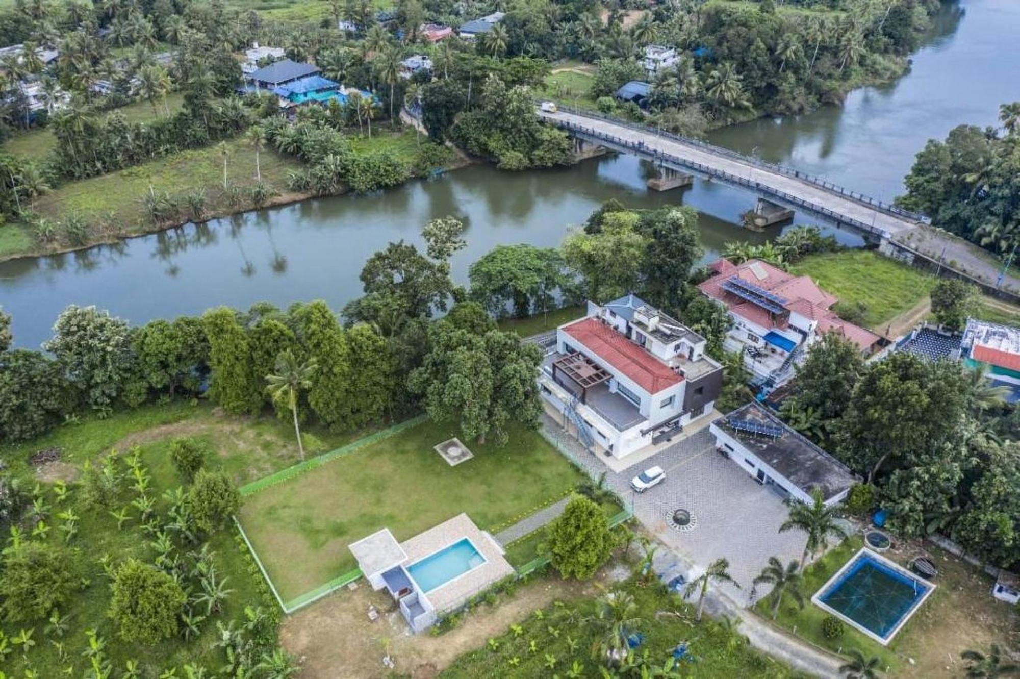 Nadhiyoram River Retreat Kochi Exteriör bild