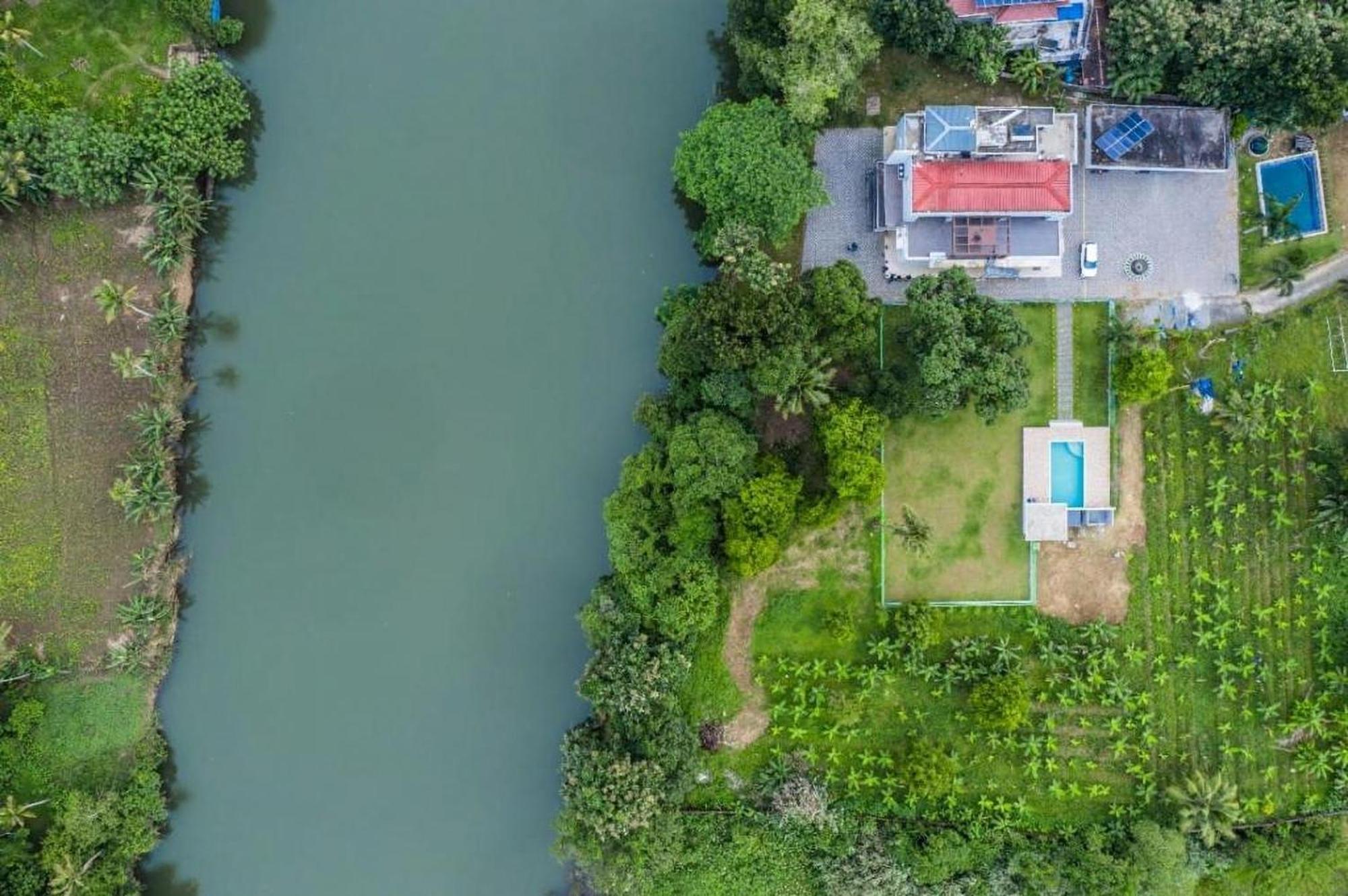 Nadhiyoram River Retreat Kochi Exteriör bild