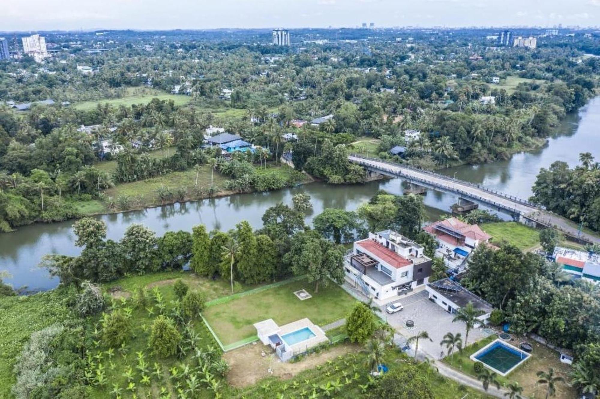 Nadhiyoram River Retreat Kochi Exteriör bild