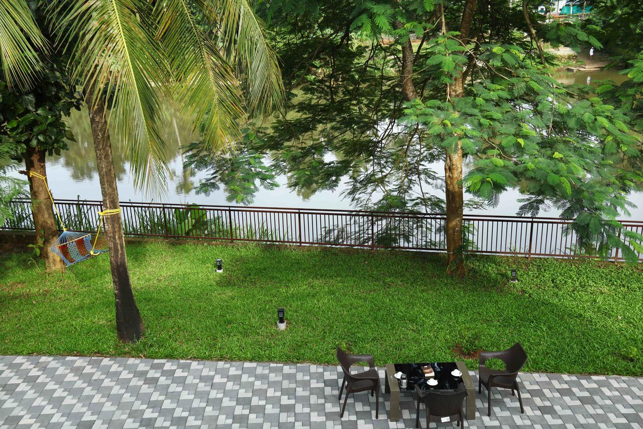 Nadhiyoram River Retreat Kochi Exteriör bild